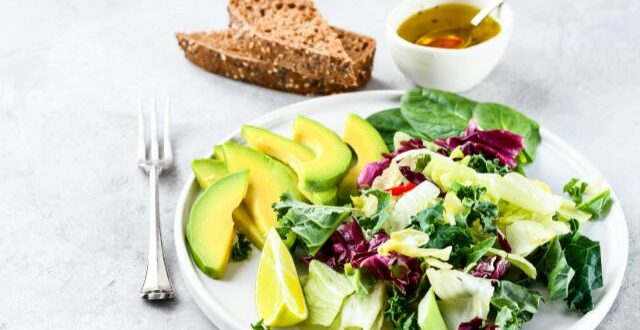 Cara Membuat Salad Sayur Sederhana, Enak, dan Cocok untuk Diet